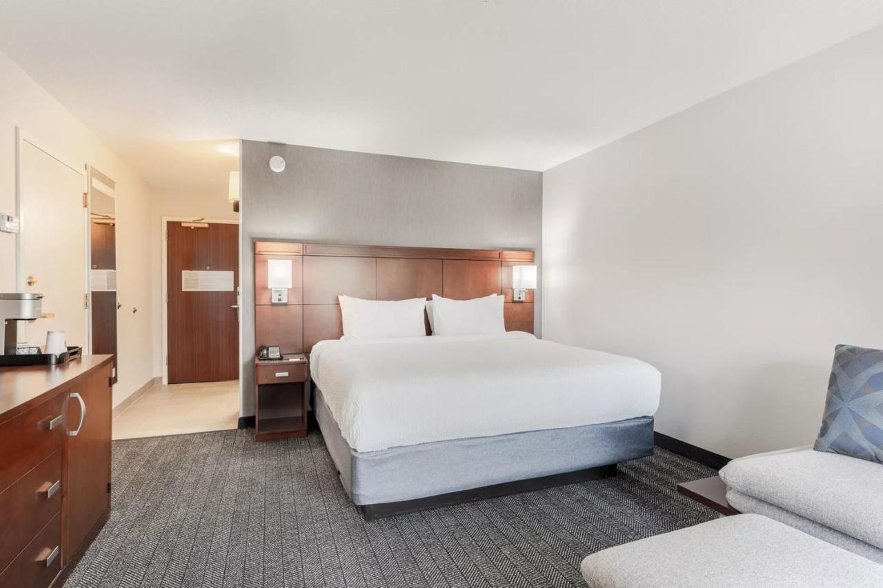 Courtyard Burlington Williston Hotel Exterior foto