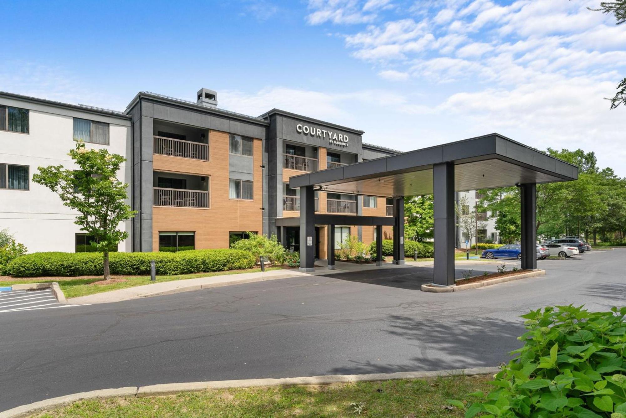 Courtyard Burlington Williston Hotel Exterior foto