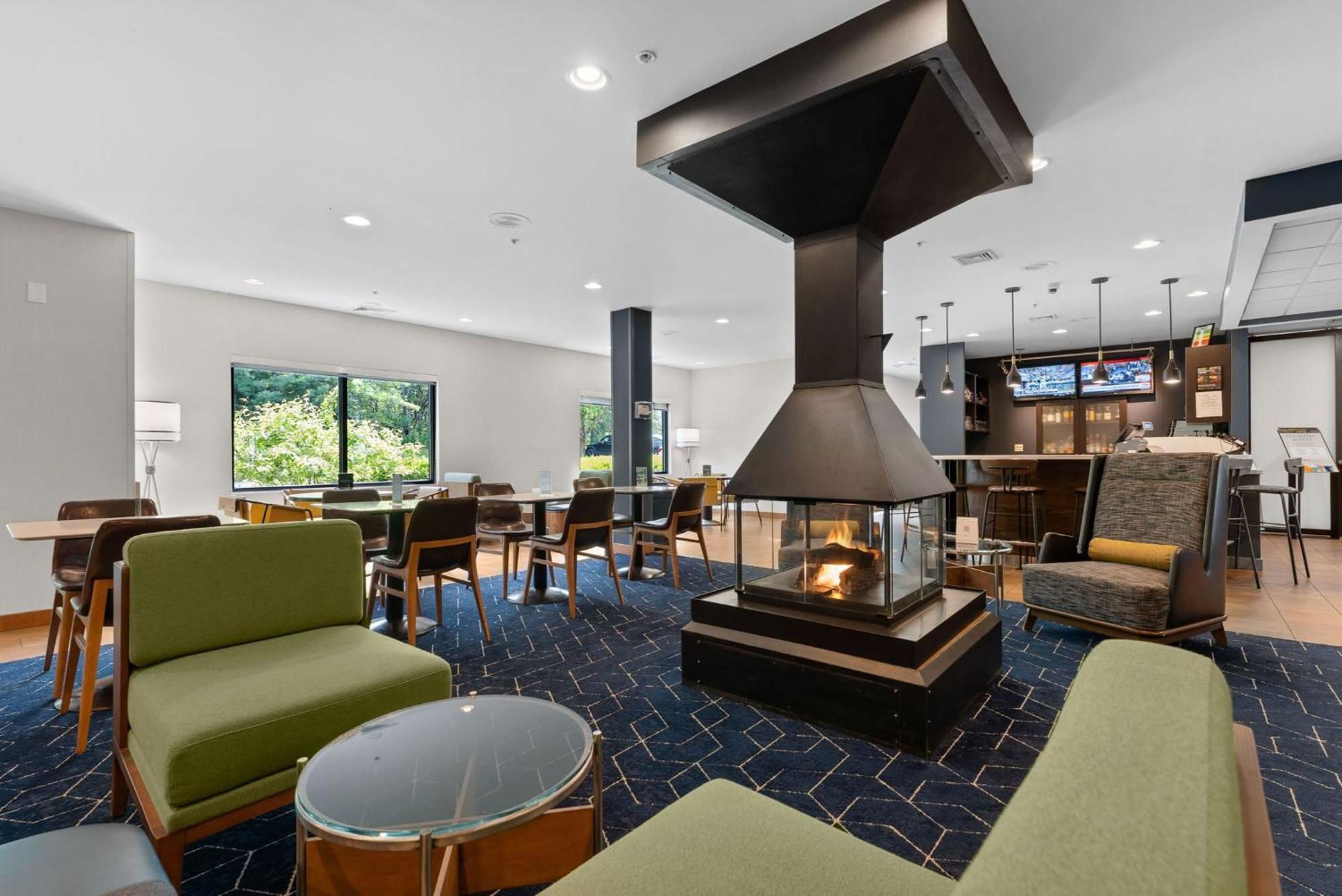Courtyard Burlington Williston Hotel Exterior foto