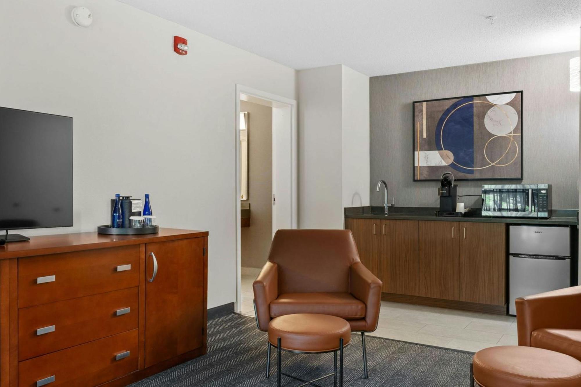 Courtyard Burlington Williston Hotel Exterior foto
