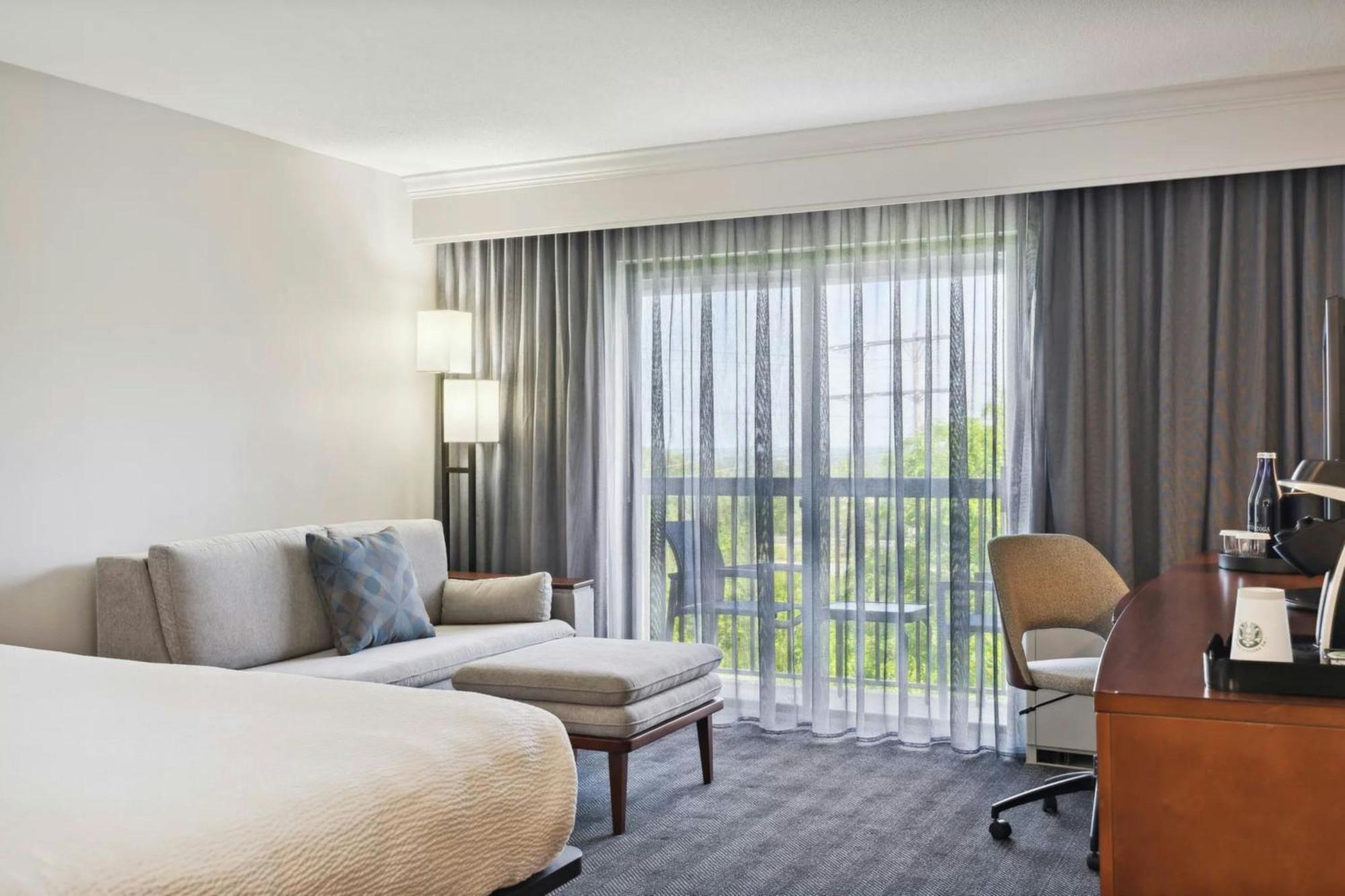 Courtyard Burlington Williston Hotel Exterior foto