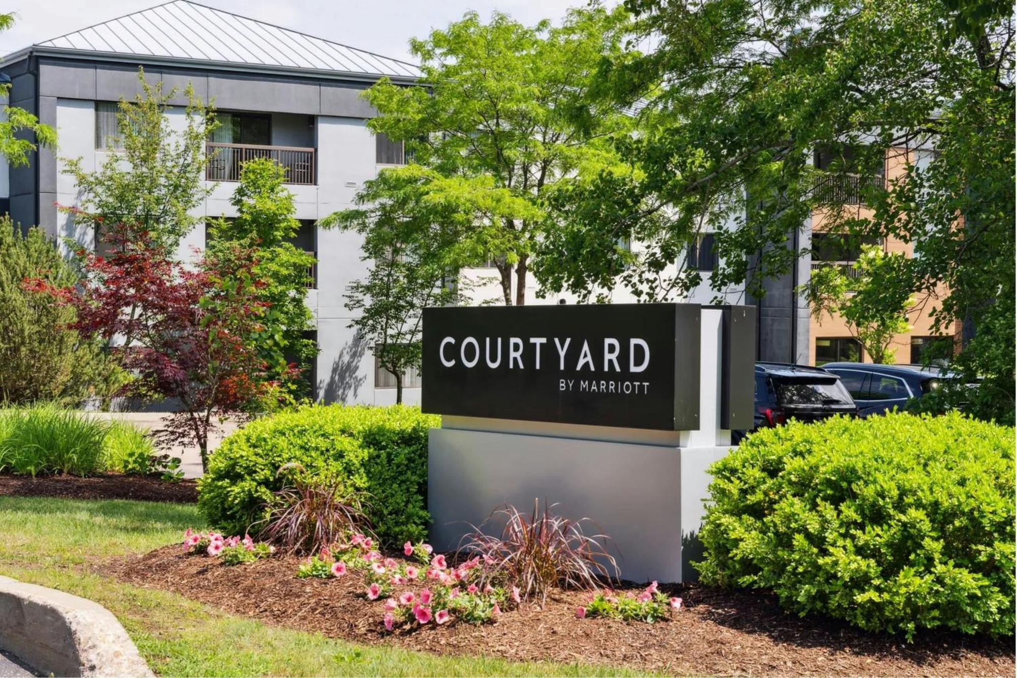 Courtyard Burlington Williston Hotel Exterior foto