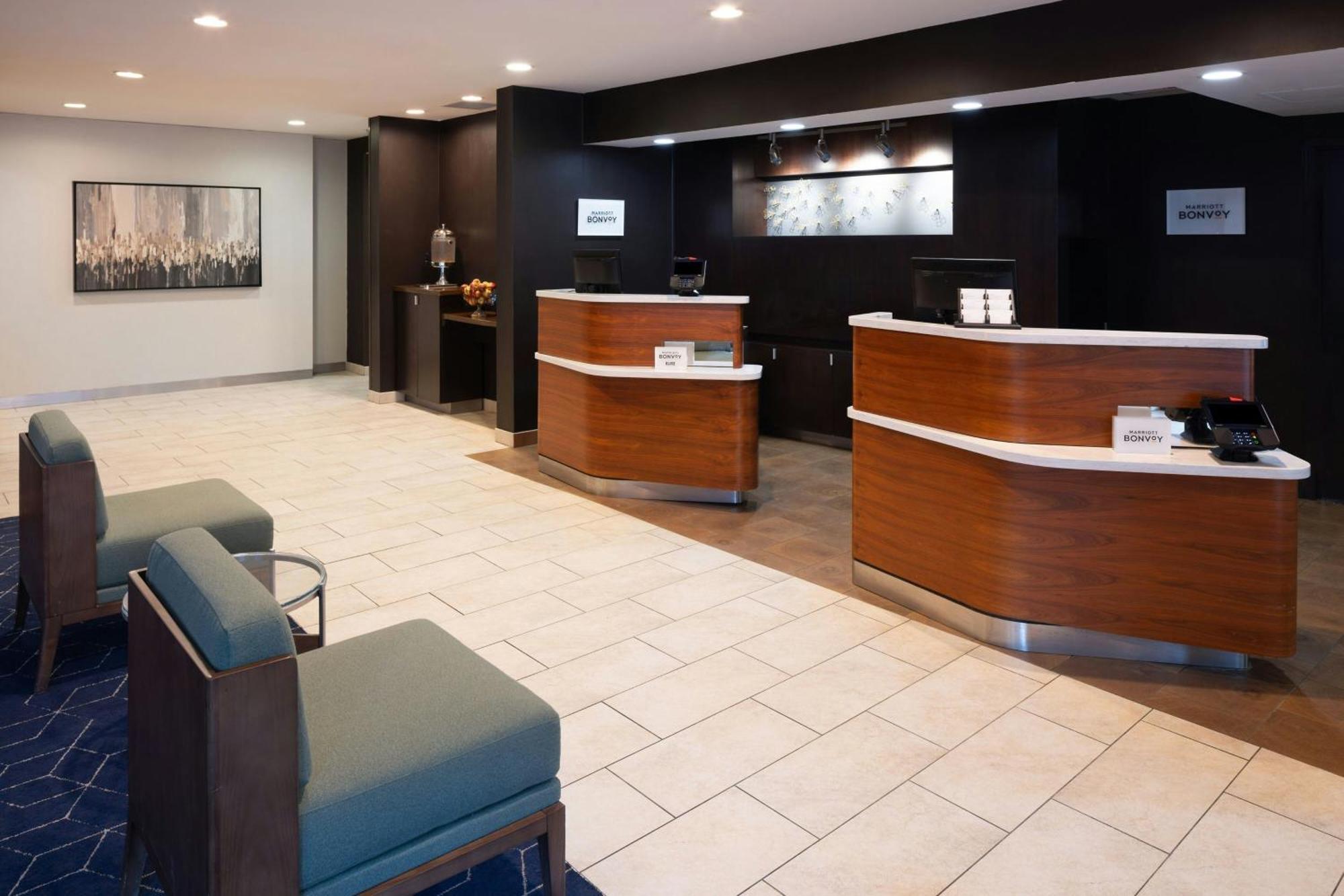 Courtyard Burlington Williston Hotel Exterior foto