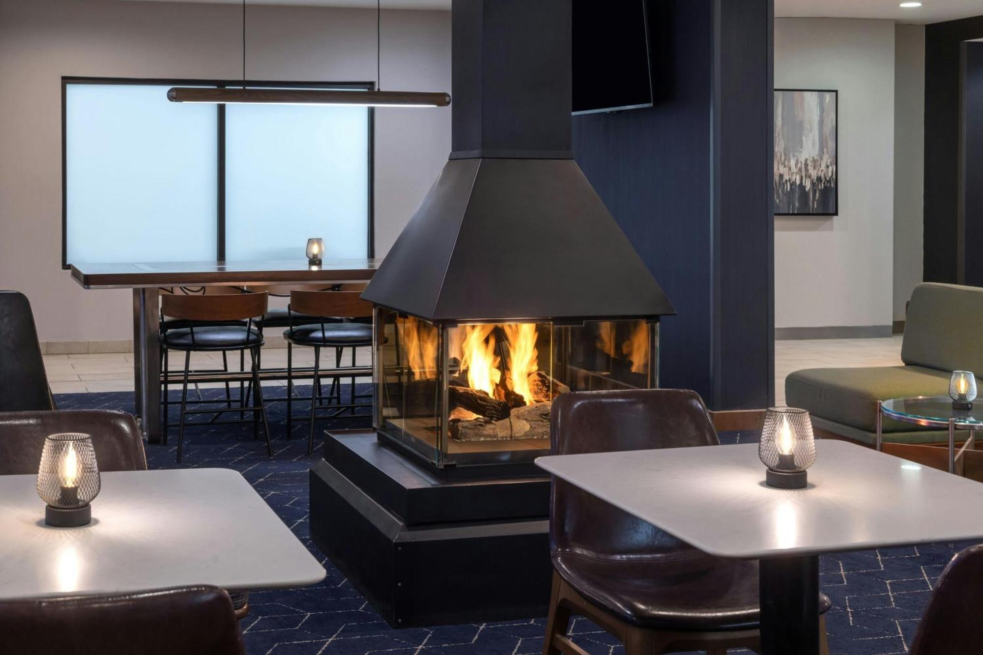 Courtyard Burlington Williston Hotel Exterior foto